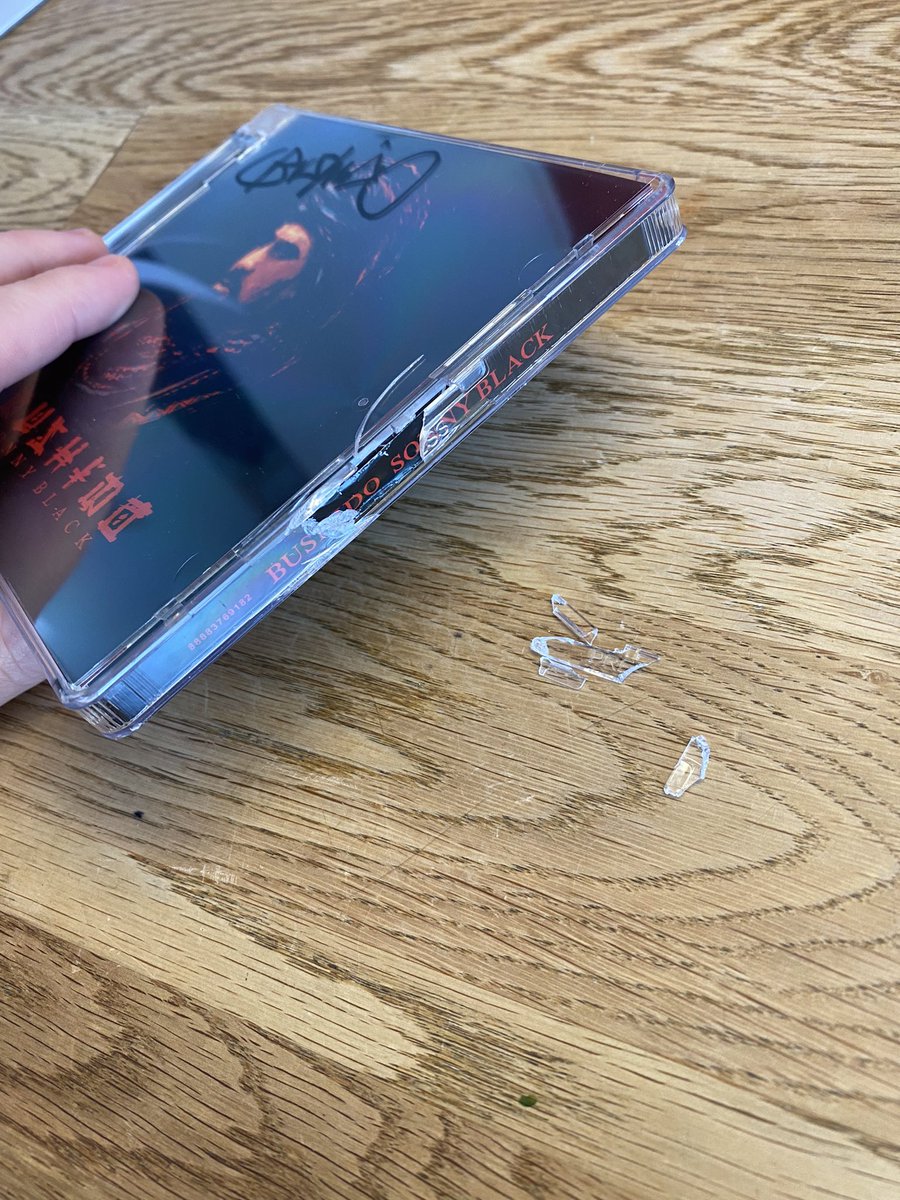 MaikDrop02's tweet photo. @bush1do1978, gestern ist Sonny Black bei mir angekommen, leider ist das Case aber komplett kaputt gegangen💔(wahrscheinlich durch den Versand) Wo kann ich mich melden wegen dem Rückversand? https://t.co/gWnILJU9oZ