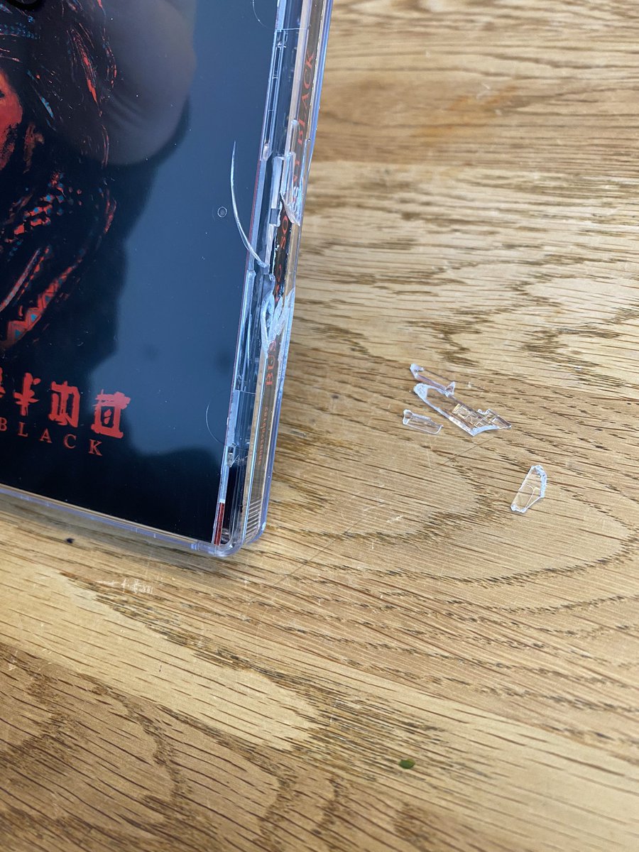 MaikDrop02's tweet photo. @bush1do1978, gestern ist Sonny Black bei mir angekommen, leider ist das Case aber komplett kaputt gegangen💔(wahrscheinlich durch den Versand) Wo kann ich mich melden wegen dem Rückversand? https://t.co/gWnILJU9oZ