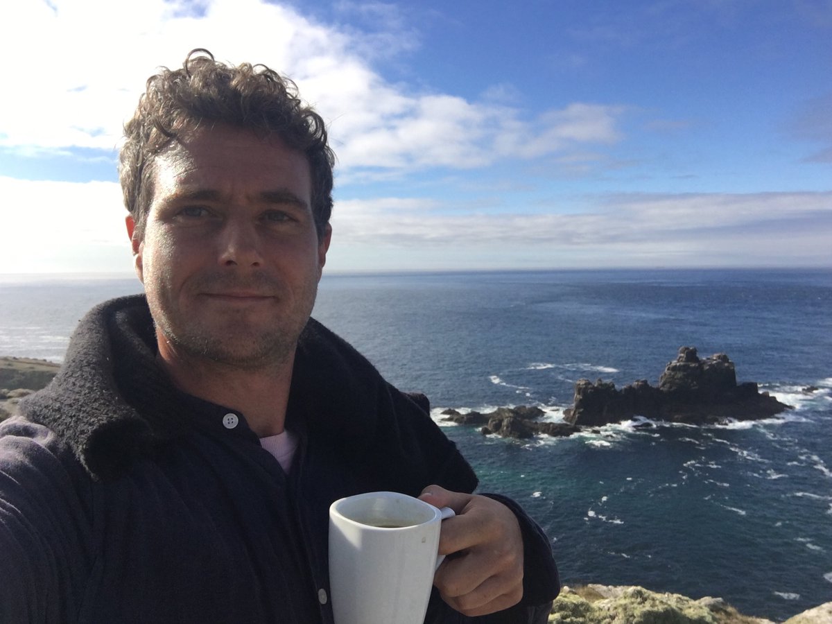 CoachRewire's tweet photo. Trethevy Quiot &amp; Lanyon Quiot. An echo of the Atlantians. 
Lands End, Cornwall. 
👌🏽 https://t.co/43SFHgtJJa