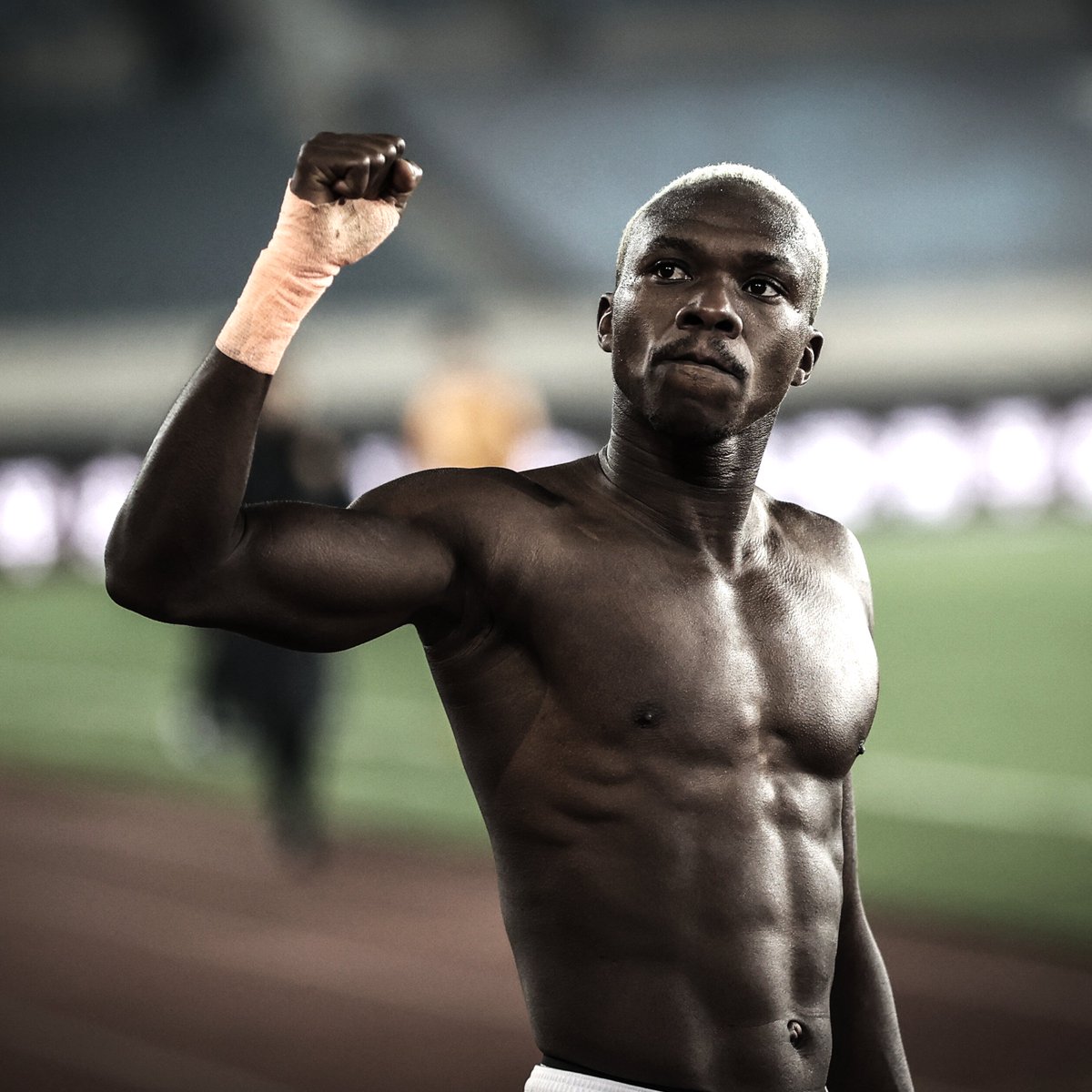 Trabzonspor, Aralık ayı sonunda serbest statüye geçecek olan Jean Evrard Kouassi ile prensip anlaşmasına vardı. Oyuncu önümüzdeki günlerde Trabzon'a gelecek. (🔗<a href="/yunusemresel/">Yunus Emre Sel</a>)