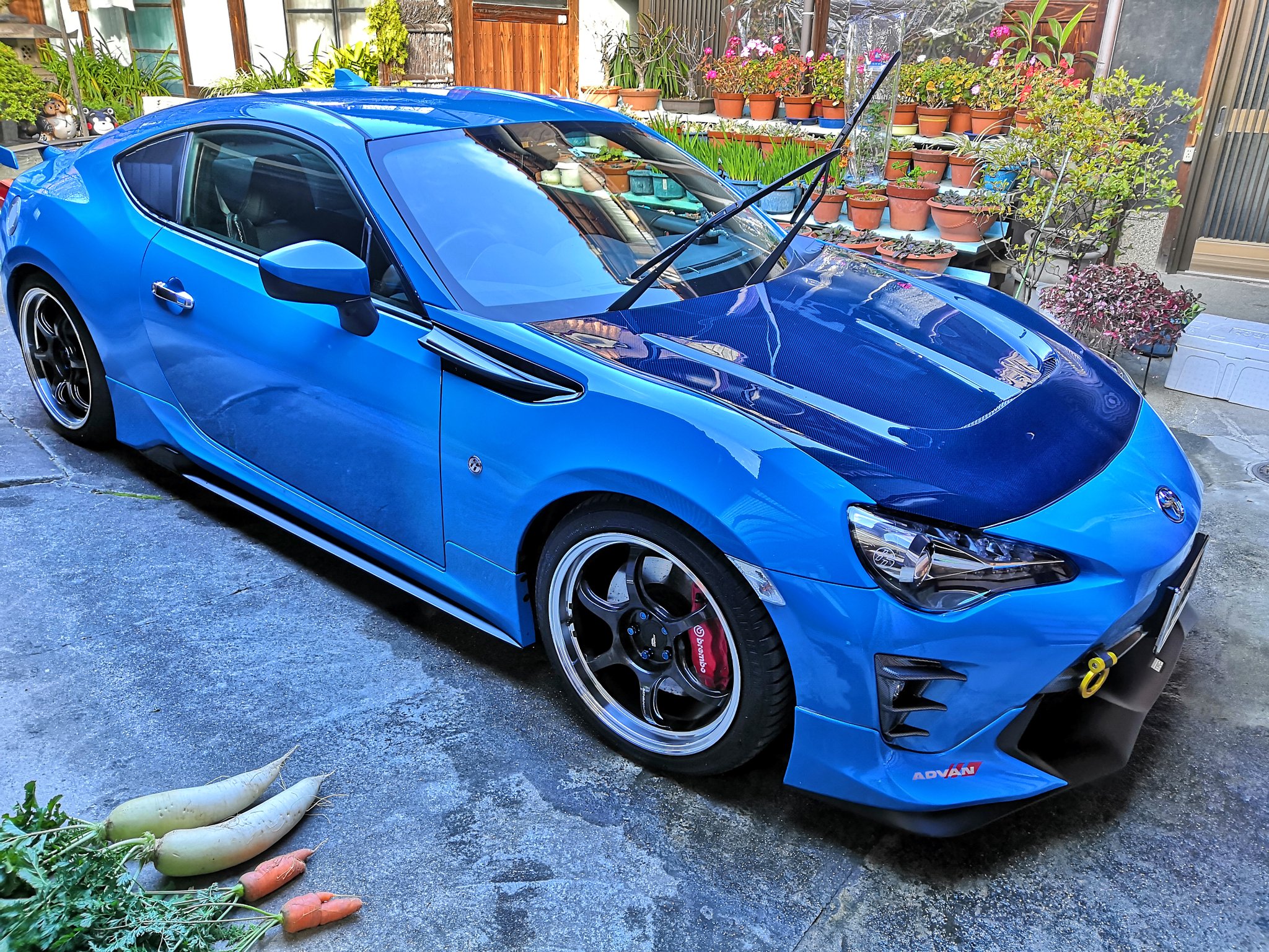 葉山ゆん 朝から洗車して ヌルテカやで トヨタ86 Zn6 ブライトブルー ボンネット交換 T Co 5ua2dz3oiw Twitter