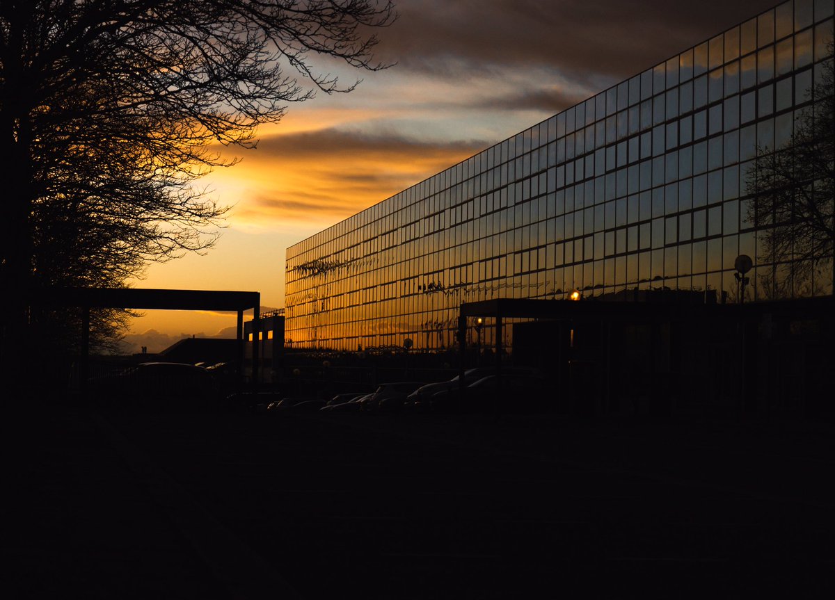 Sunset reflections 

#scenesfrommk #lovemk #sunsetphotography #reflectionphotography #thephotohour #sunsetreflections #photography #miltonkeynes