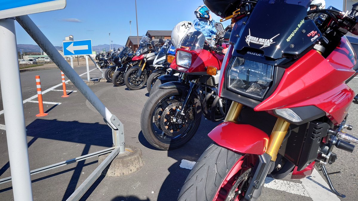 KATANA2525Rock's tweet photo. 今日は道の駅やいたで集合してNBCMに行ってきた🏍☕
終始笑いっぱなしで楽しかった😆
メットもピンスト出来たし前回メンテして頂いて良かったオイルも入手出来てサイコー(´∀`*)
おケンさん&チカさん、スタッフの皆様お疲れ様でした(。ᵕᴗᵕ。)
#riderscafeBOBBY
#UltimateLow
#円陣家至高 https://t.co/26gzyT4PoV