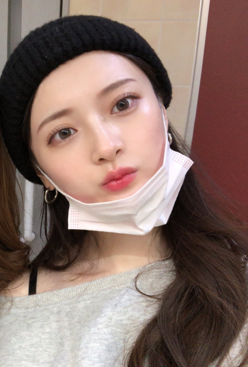 9815ks's tweet photo. こんときのリップ何使ってるんやろ！
めちゃめちゃ肌に馴染んでる感じして綺麗！でもわからん！ https://t.co/BB0XSA4lmO