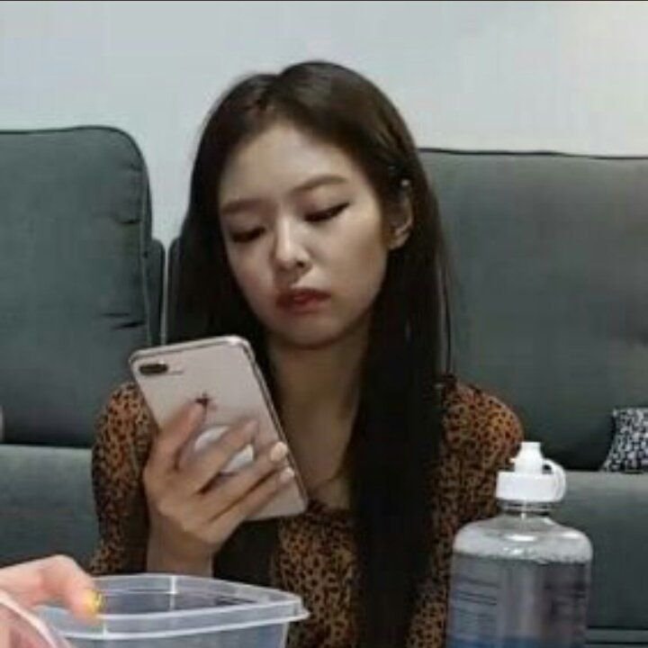 romantic_bean's tweet photo. It's was always you Jennie 🥺 Kung bibitaw nang mahinahon, ako ba'y --
#Jenlisa #SidelineStories https://t.co/tsQ59DfPxQ