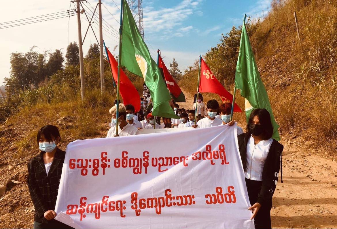 Myanmar_Now_Eng's tweet photo. About 400 students protested against Myanmar's military junta in Hpakant, Kachin, today (Dec 5) and denounced what they called "the military slavery education system".

Photos: CJ

#WhatsHappeningInMyanmar https://t.co/TLHhA5gPWa