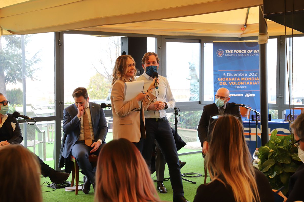 spencer_ems's tweet photo. #TheForceofWill. Lorenzo Gualtieri, country manager Italia #Spencer_ems: "Le barelle dell'emergenza-urgenza saranno marchiate con il logo di The Force of Will in onore di tutti i volontari". #giornatamondialevolontariato
@Anpasnazionale @crocerossa @misericordie1 https://t.co/r37L0YXHwS