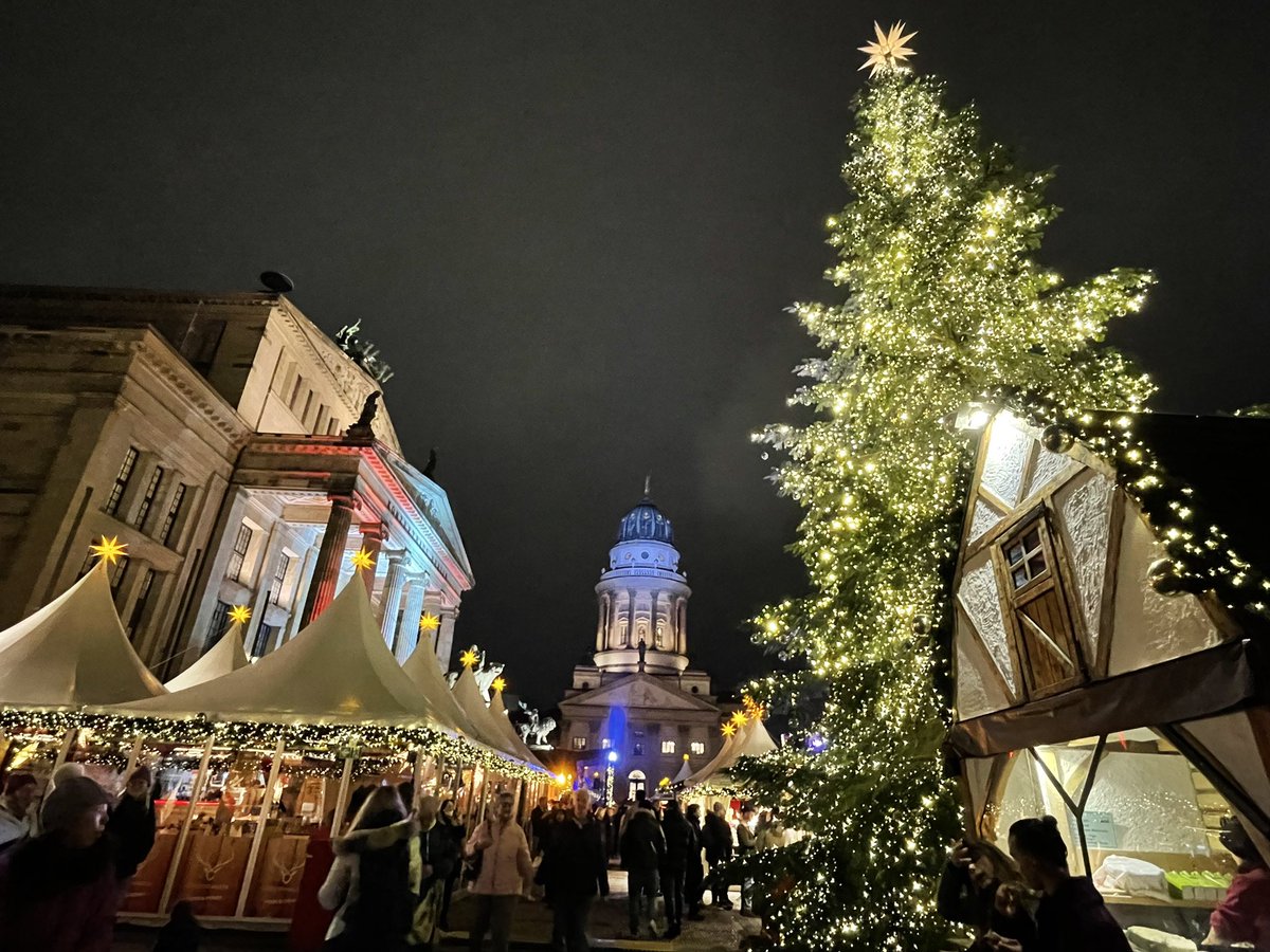 MgaK2164's tweet photo. 【ベルリン】クリスマスマーケット
✔︎ジャンダルメン広場
✔︎赤の市庁舎前 https://t.co/cXyX5r8TlP