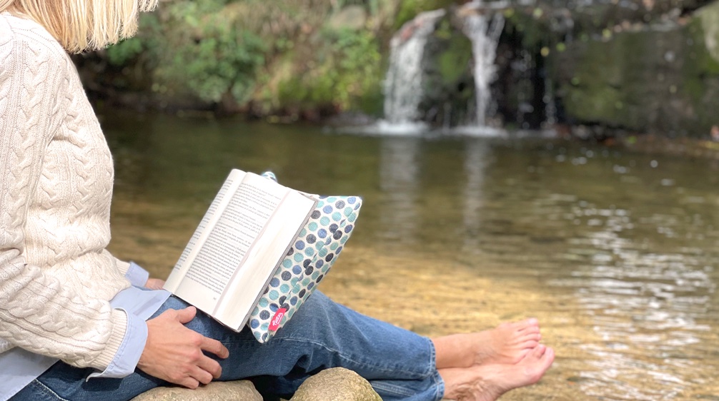 aquatremans's tweet photo. Cap de setmana llarg! És moment de desconnectar... surt a passejar, gaudeix de la natura, envolta't de vida, respira i llegeix 📖 amb els nostres coixins de lectura! 
https://t.co/vWy88HtyER
#coixídelectura #coixidelectura #coixinsdelectura #cojíndelectura https://t.co/2mT7fjSAuk