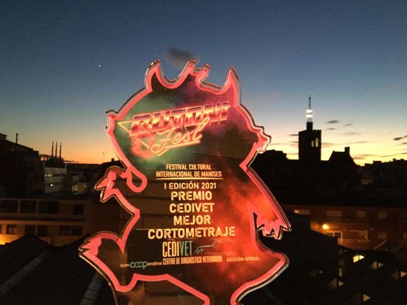 ButoniFilms's tweet photo. Nuestros trofeos están llegando por fin a sus destinos 🤩❤️🎬

#cine #trophy #award #film #festival #filmfestival https://t.co/yYr7b24QWE