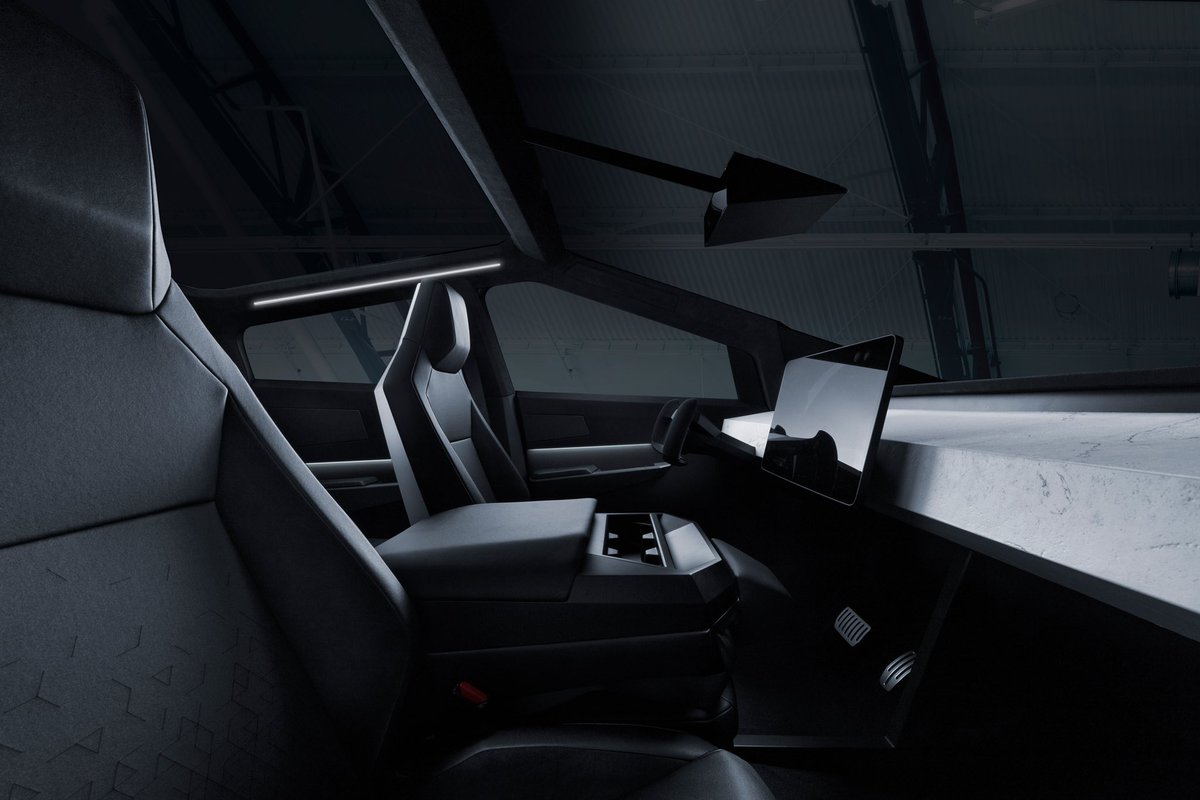 PremVitesse's tweet photo. Elon Musk ha diramato altri dettagli sul #Cybertruck; il pickup di #Tesla avrà una versione ultra performante con quattro motori e ruote posteriori sterzanti che gli permetteranno di muoversi in“Crabmode” (lateralmente), agevolando di molto le manovre. #ElonMusk #pickup #crabmode https://t.co/uY1cQdLMgp