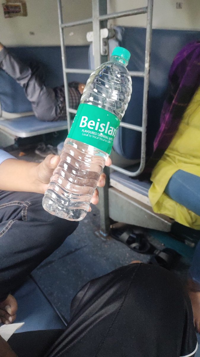 ChetramGupta's tweet photo. @RailMinIndia pnr 2555024378 ट्रेन13152जम्मू से कोलकाता पानी बिना बिल के 20रुपए बोतल कोच s8 me bolne pr vivad https://t.co/isPePOLR0X