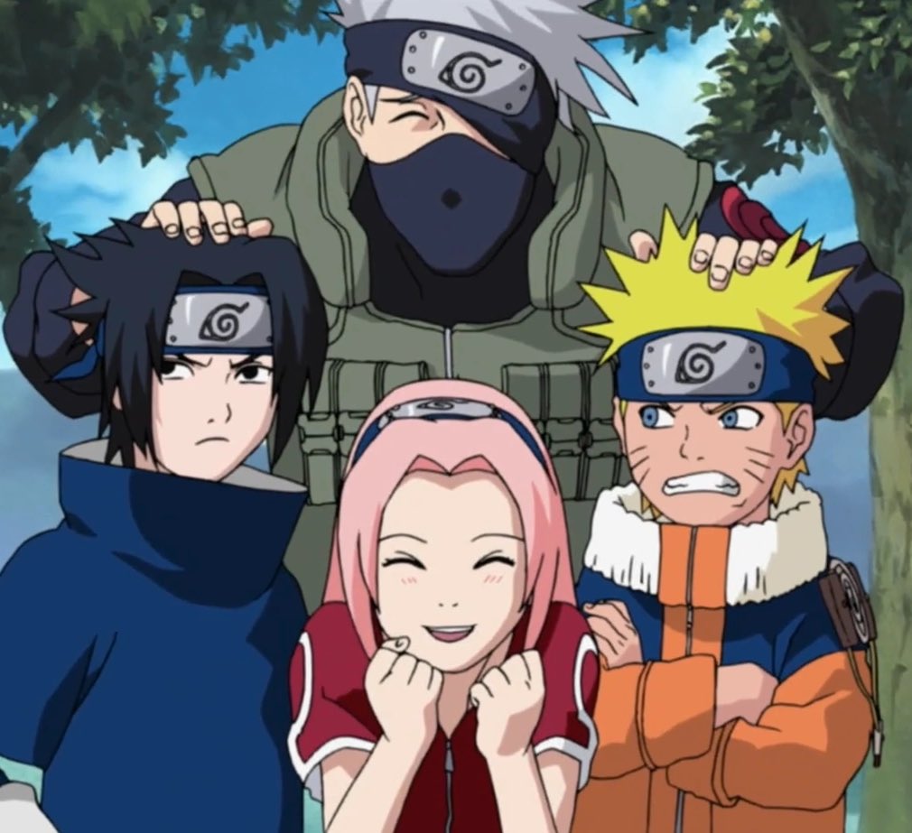 The picture went from only Sakura and Kakashi smiling to all of