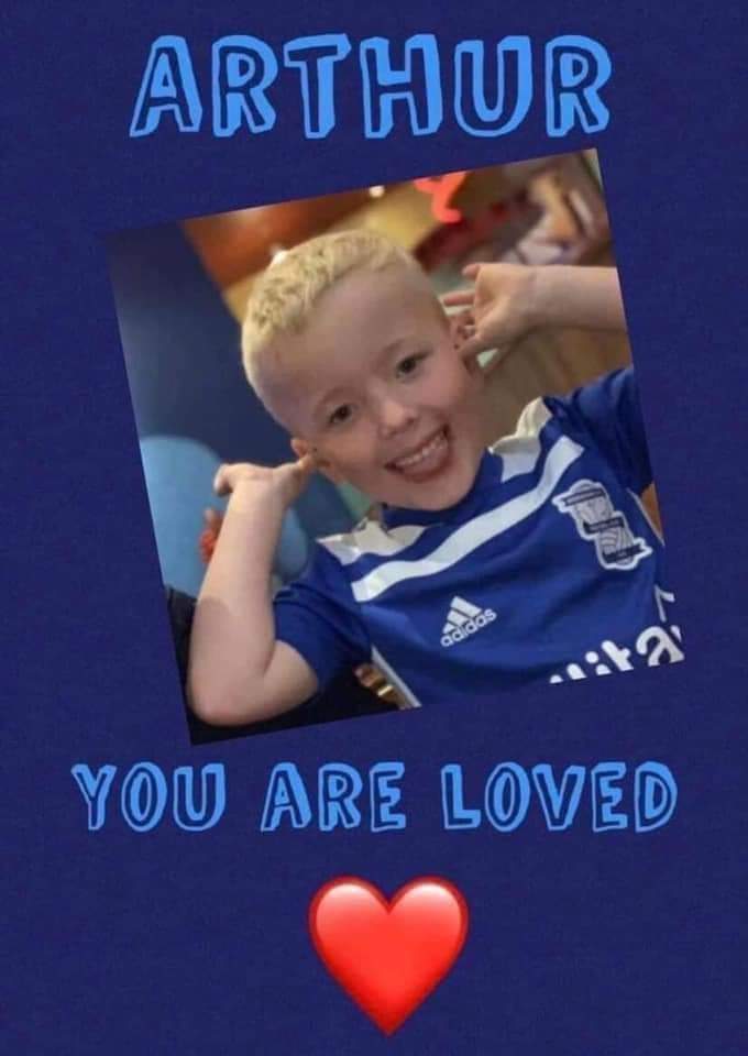dandooldacres's tweet photo. Anyone else think on the 6 minute applause for little arthur, we should also belt out a chorus of we love you authur we do , for the boy who felt nobody loved him 😪 @AVFCOfficial ,@AVFC_News @LCFC @OfficialTM_3 https://t.co/Ue7l8x11JN