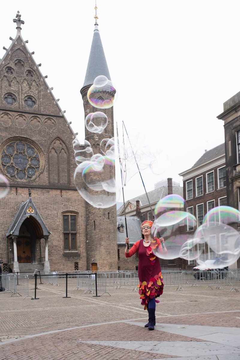 MyraSteens's tweet photo. Zeepbellen voor contact https://t.co/drqaok4hiT via @npo3fm https://t.co/4EEIY6w22O