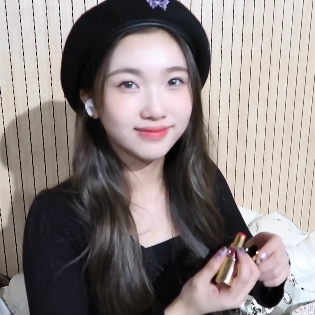 dailydaloca's tweet photo. soeun in a beret again 💔💔 im in love
@tribedaloca #TRI_BE #트라이비 https://t.co/gvpU0Y6Ji3