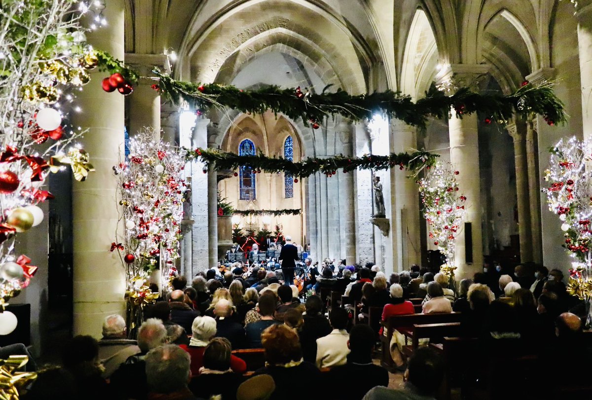 Église archi-pleine et superbement décorée hier <a href="/Boutigny91/">Boutigny Sur Essonne</a> et ovation pour <a href="/secessionorch/">SECESSION ORCHESTRA</a> qui s'est dévoué pour donner corps à l'âme russe !