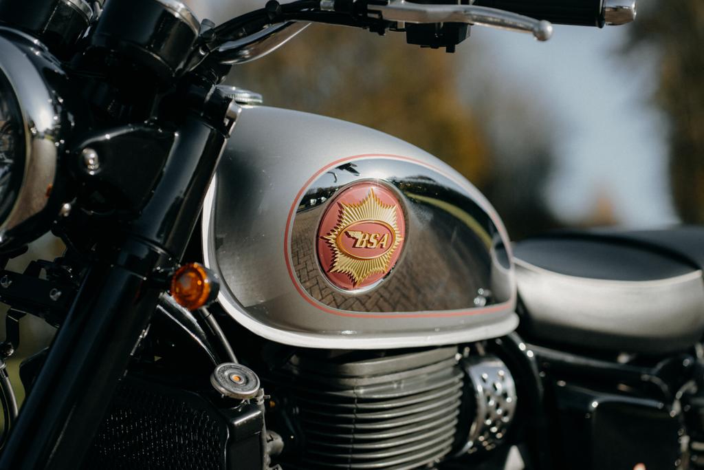reach_anupam's tweet photo. Go on, fall in love. Again!

@bsamotorcycles_ #bsaisback #BSAMotorcycles #motorcycles https://t.co/ZHlSV9FyBY