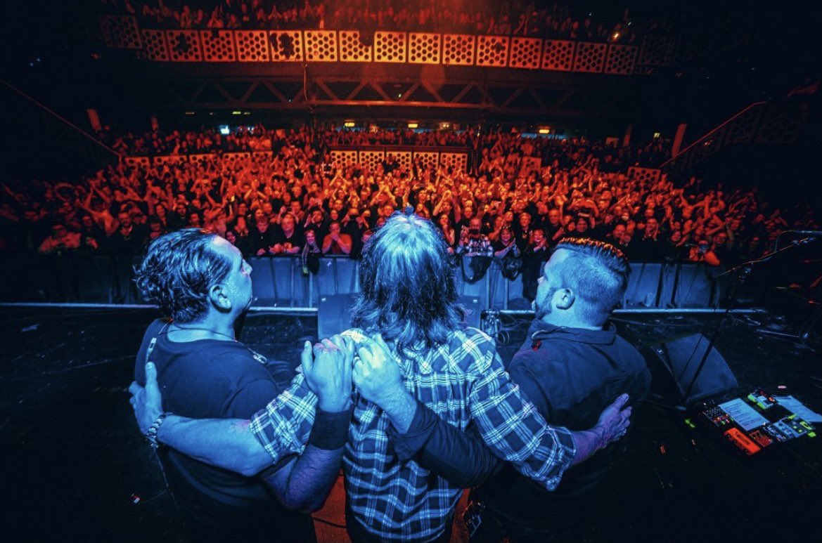 Myles Kennedy France tweet media