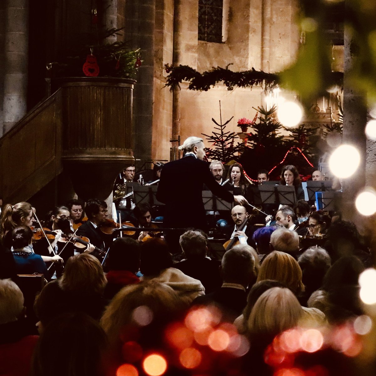 Un lieu inspirant, un orchestre inspiré, une vraie communion, tous les âges de la vie dans le public (et même un chien dans l'assistance !) : dans ces moments-là, on se dit que c'est aussi cela, "faire société" par l'Art. <a href="/Boutigny91/">Boutigny Sur Essonne</a> <a href="/mdlcmbr/">Matthieu Delcambre</a>