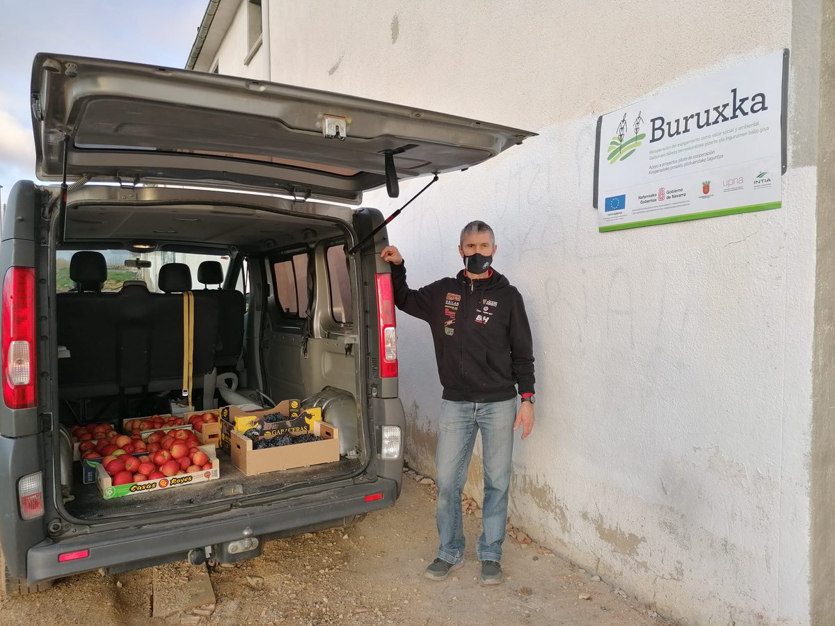 buruxka's tweet photo. En el Día Internacional del Voluntariado, queremos agradecer a toda nuestra red colaborativa vuestra generosa participación en el proyecto: producciones agrarias, entidades sociales y equipo de 154 personas espigadoras, ¡muchas gracias por hacerlo posible! https://t.co/7837FbGO8F