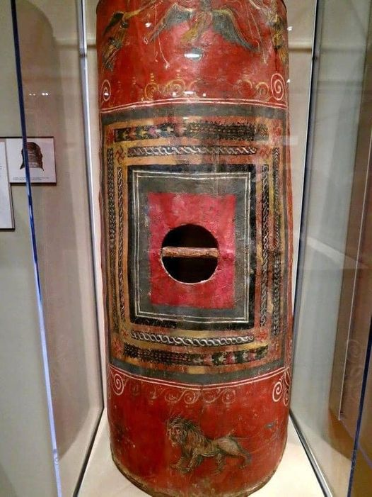 romanhistory1's tweet photo. Roman scutum shield, the only known surviving example in the world, used in battle in the tortoise formation, 3rd century AD. From Dura-Europos in Syria. https://t.co/yyJeSk0xDb