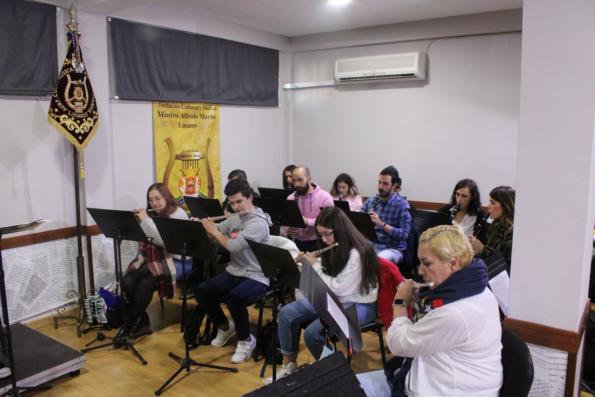 Alfredo_Martos's tweet photo. 𝗘𝗡𝗦𝗔𝗬𝗢𝗦

Hoy les traemos algunas imágenes de nuestros últimos ensayos. Nuestra banda de música continúa preparándose con la mirada puesta en nuestros compromisos navideños.

#SuenaAlfredoMartos #BMAM https://t.co/StT6OtETDh