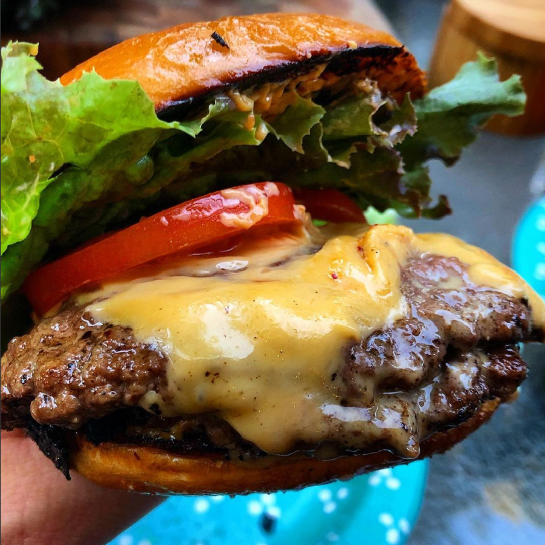 SchweidAndSons's tweet photo. This Burger is just asking to be devoured.
.
.
๐ธ: @burgerdays
#schweidandsons #burgerdays #burgernation #burgerporn #perfectburgerbuild #burgerbuild #theworks #foodie #foodpics https://t.co/FqmZuMs4ec