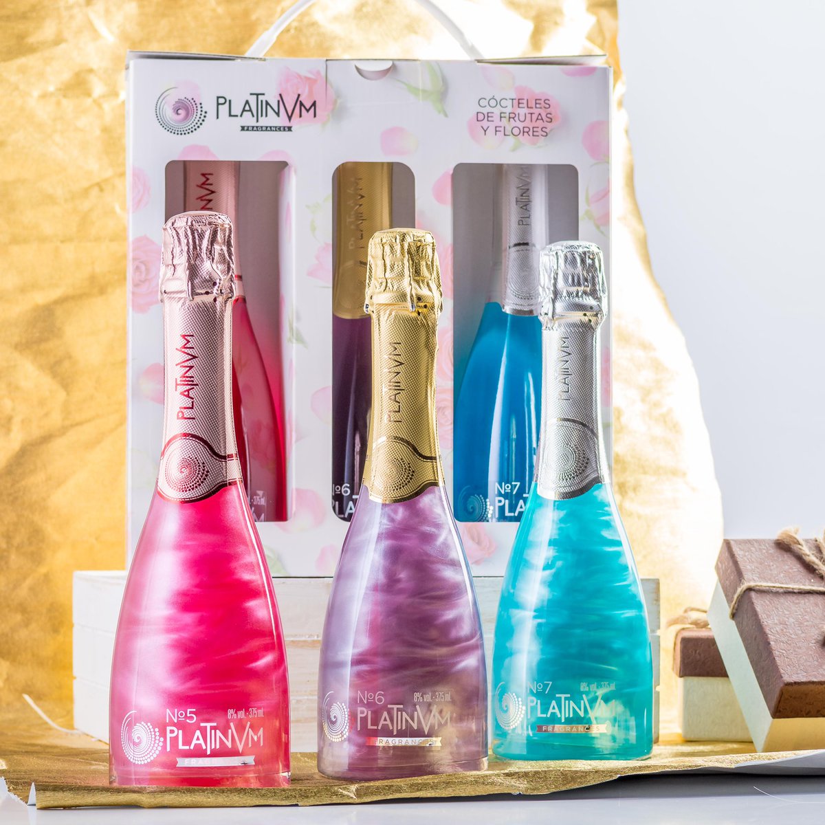 🎄🥂🎅Todavía no conoces el regalo más original de estas #Navidades? Tres espumosos únicos con sabor a diferentes frutas y flores en estuche! La elección perfecta, si quieres sorprender!
*Descubre las tres combinaciones de sabores en nuestra tienda de Amazon. 🍾🎄🎊 #platinvm