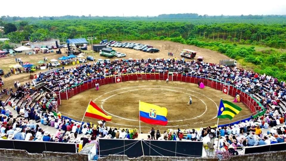 TOROSECUADOR's tweet photo. VALENCIA: Capital taurina de la costa ecuatoriana celebrando sus  26 años de cantonización con toros.  Puerta Grande para 🇪🇸David Fandila "El Fandi": dos orejas y dos orejas y rabo
🇪🇨Alvaro Mejía dos orejas https://t.co/rWM7YCApaw