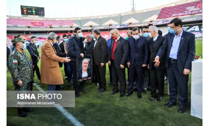 kamyr6red's tweet photo. این جمله رو باید با آب طلا نوشت:جای فرافکنی و انتقال استرس و فشار بابت هزینه‌های فراوان و نتیجه گیری ضعیف در زمین فوتبال تلاش کنید و به موفقیت برسید و دنبال گدایی امتیاز و آویزان شدن به دیگر باشگاه های محترم نباشید
#استقلال #فراقانونی https://t.co/osX7UGyviM