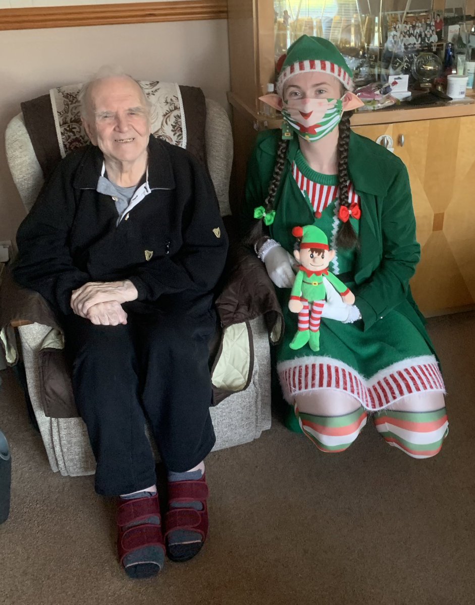 Aislinsmith01's tweet photo. Aislin’s Elf Squad visited some elderly in our community 🌲🎉😁🐶👋
#bigfriendlyelf #christmasspirit #dogtherapy #Elfis #christmas2021 #spreadingchristmascheer https://t.co/RmqJph8NOL