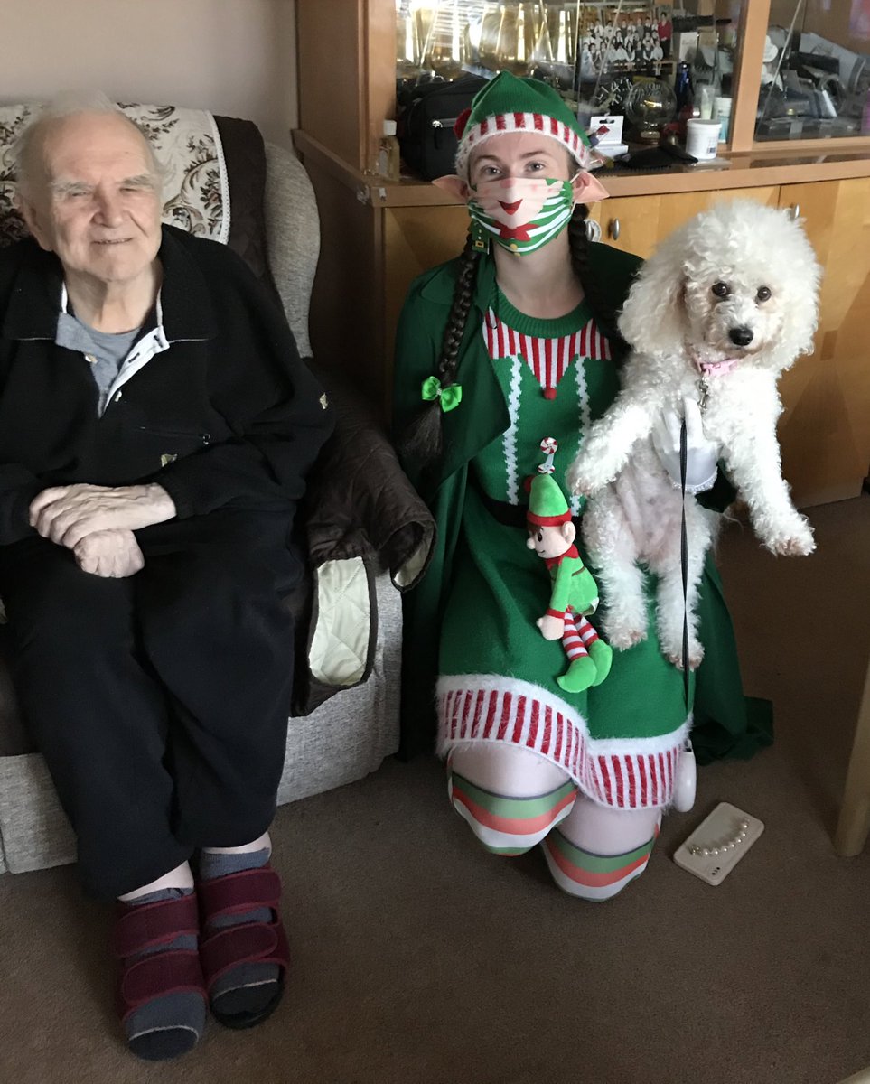 Aislinsmith01's tweet photo. Aislin’s Elf Squad visited some elderly in our community 🌲🎉😁🐶👋
#bigfriendlyelf #christmasspirit #dogtherapy #Elfis #christmas2021 #spreadingchristmascheer https://t.co/RmqJph8NOL