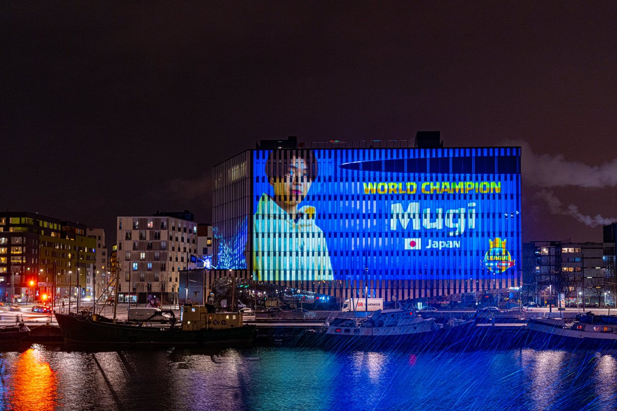 ClashRoyale's tweet photo. 👑 Your Clash Royale League World Champion 2021 is @Mutyan_cr! 👑
Big congratulations on this amazing achievement! 👏🔥
GG WP! https://t.co/dsw34YZB9E