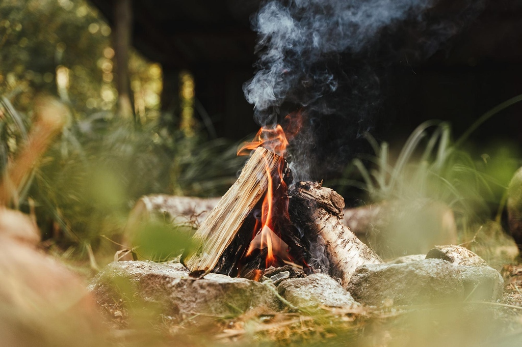 GlampinglyHQ's tweet photo. Walking. Foraging. Campfiring. Eating. Sleeping. Repeating. Places like this are built for a sort of countryside hibernation, ideal for this time of year. Last bit of availability this month: https://t.co/x3fbdmAQRr

#sussex #glamping #winter https://t.co/ZPLJjNGICY