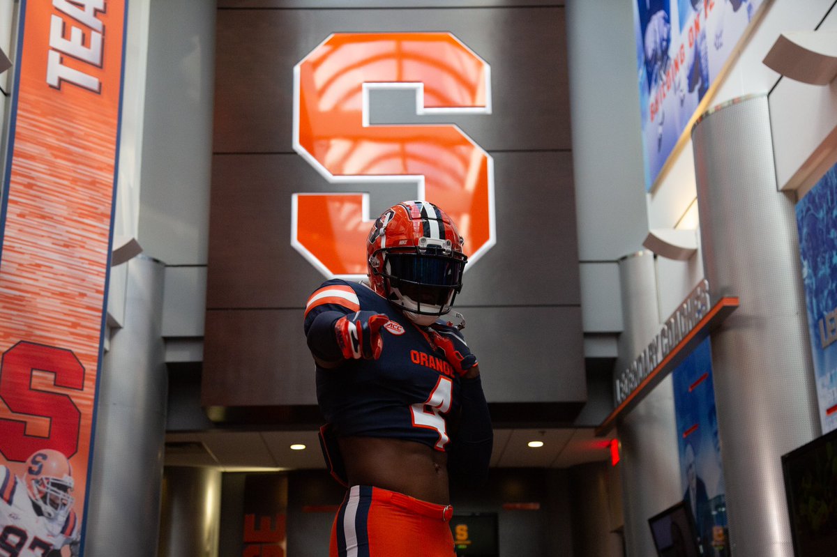 garrison_madden's tweet photo. Had a great official visit at Syracuse this weekend🍊Thank you for the orange love shown to me at ‘Cuse! @coachfedd @coachrogersdut1 @dreamchasin21 @msb4302003 @coachameza @CoachBabersCuse @LB_theHUNT @GinoGigs @CuseCoachTW https://t.co/0tt85CVsIg
