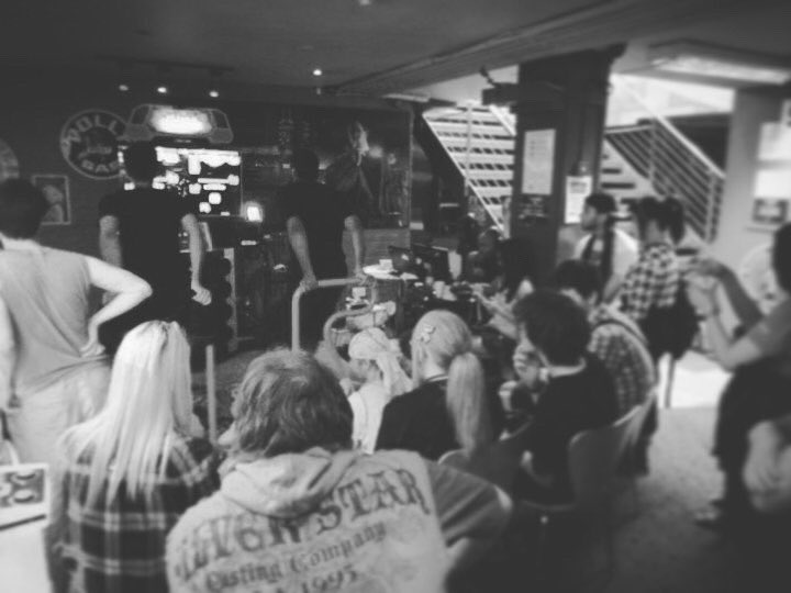 BandaiNamcoAE's tweet image. Nothing screams "🗣 ARCADE" quite like a Pump It Up tourney 
↙️↖️👣↗️↘️

Thanks @7Ten for the photos - Toby is currently helping operate at @FreeplayC ! Go check it out, there's a couple of cool classic #Namco machines in there as well as tons more 😉