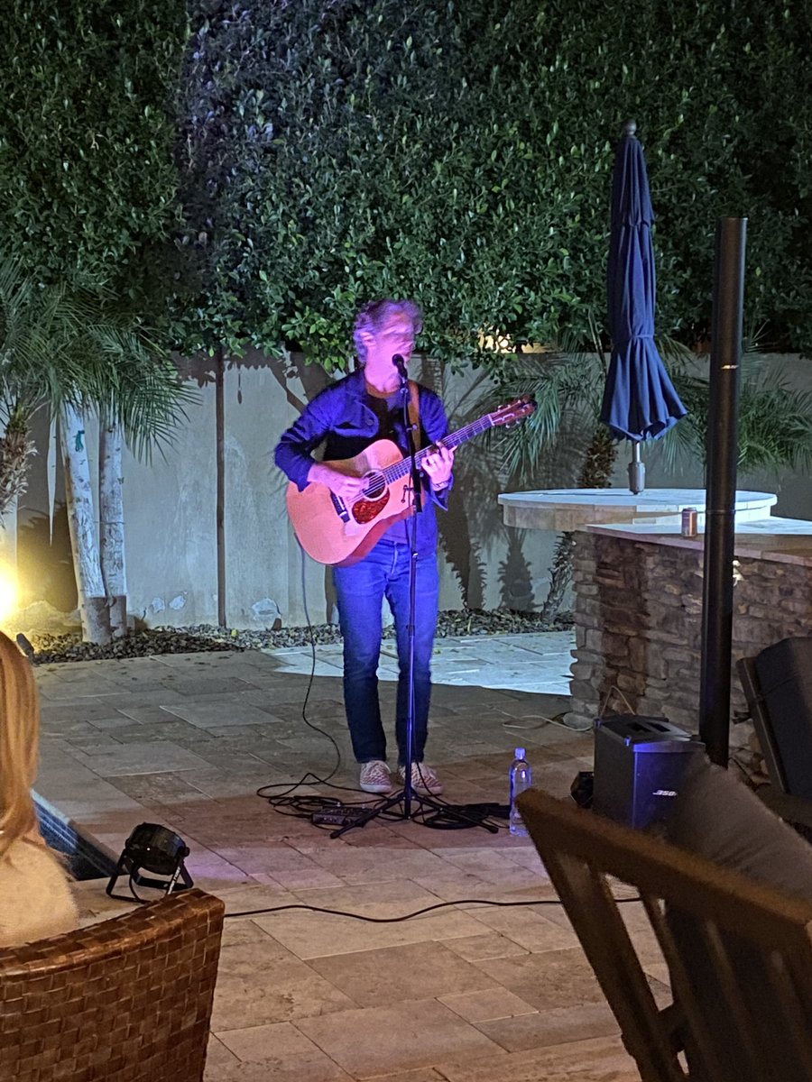 taraghmulv's tweet photo. What an amazing evening at our dear friend’s home with a private show from @jacobstillman and @mattwertz ♥️⛄️🌵🎅🏼♥️ https://t.co/HF8iSuT6hp