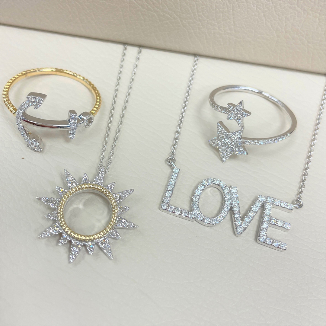 GoldsmithJewel1's tweet photo. Unique everyday pieces in stock!  Which one belongs in your stocking? 🎄🎁 https://t.co/yOxuSsbsrS