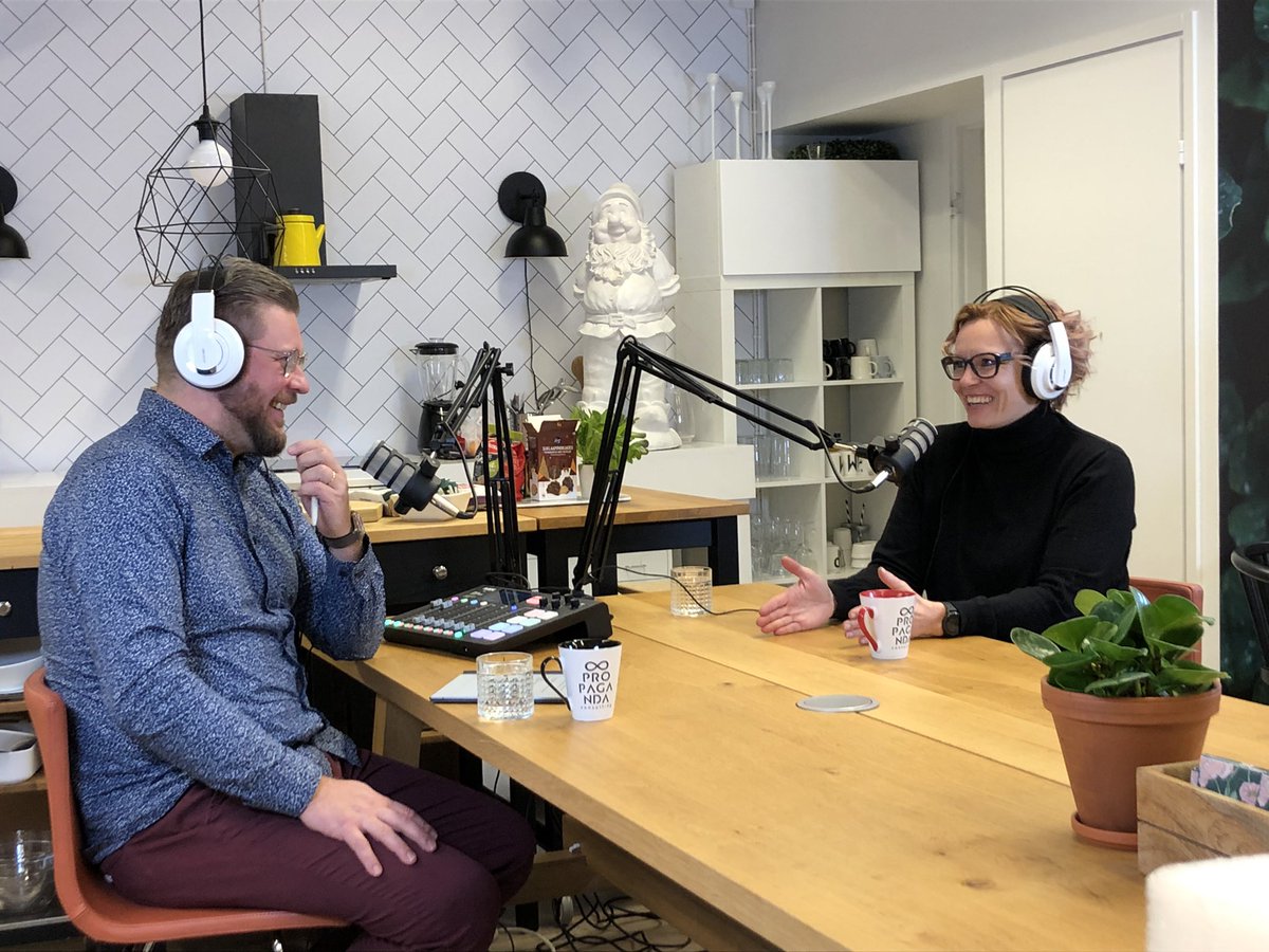 Kiitos <a href="/samuli1001/">Samuli Korhonen</a> kutsusta! Olinko paras, olinhan? 😅 Ainakin hauskaa oli. Jakso ulkona joulukuun puolenvälin paikkeilla. Ai mitäkö puhuttiin? No ihmisistä, asiakaskokemuksesta ja koriksesta. #yhdetpuheet #podcast