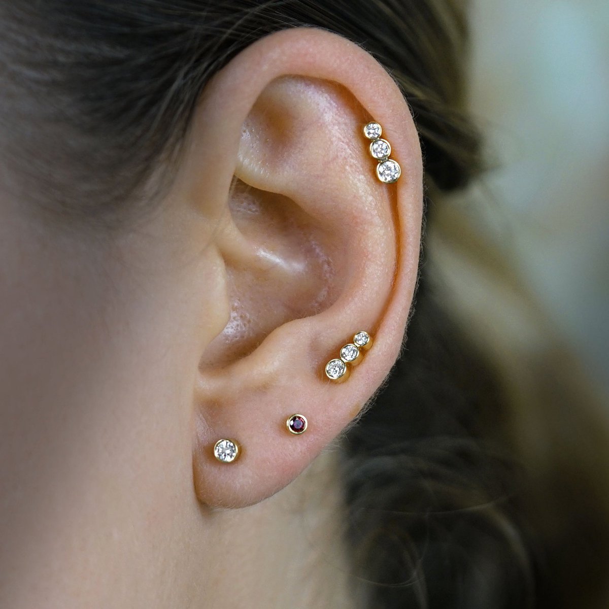 LenaJewellery's tweet photo. Tres Campanas 18k Gold Cartilage Diamond Stud
https://t.co/UJeuquZScP

#stylishpiercing #lenacohenjewellery #diamondpiercings #earstackinspo #earstackideas  #耳环 #कानकीबाली #desbouclesdoreilles  #lavieparisienne  #oorbelle #пирсингуха #хеликспирсинг #пирсингхряща #الخواتم https://t.co/JcZOu5SIR1