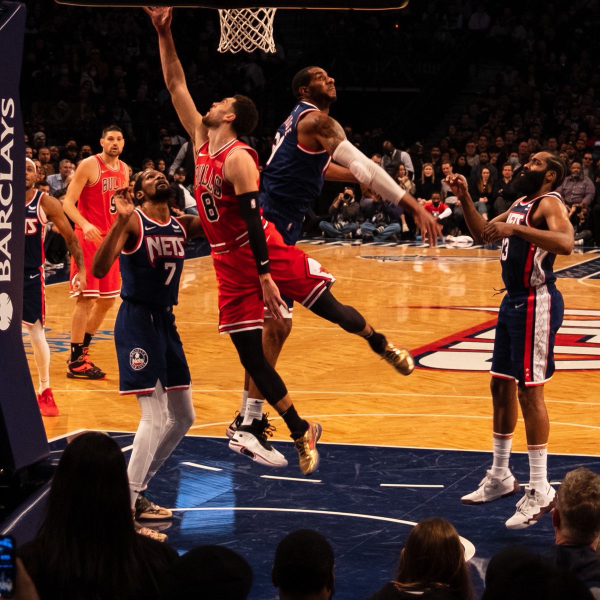 rabwyant's tweet photo. Nets vs Bulls, Dec 4 21
This picture is hilarious .. 
@JHarden13 looks like he’s on a trampoline and just saw some shit .. 😱 https://t.co/YHPxsN2KPZ