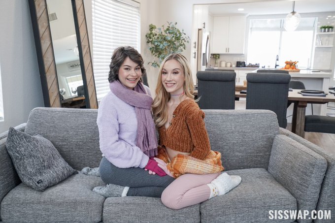 NEW SCENE W THE BESTIE @TheNicoleAria 💕💕💕 Go watch us playyyy for @TeamSkeet https://t.co/PF8EPQFdP5<a class="tags" href="/tag/thenicolearia">@thenicolearia</a>