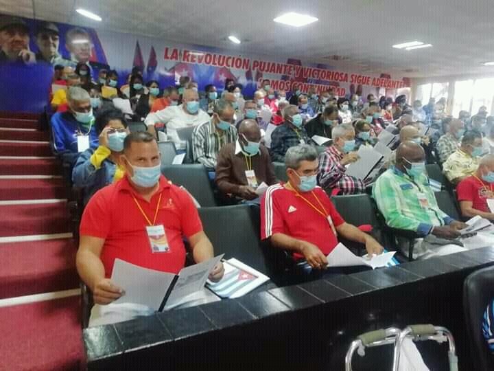 En asamblea <a href="/PartidoPCC/">Partido Comunista de Cuba</a> Distrito Joaquín de Agüero, #Camaguey, insistimos en que la labor del Secretario del Núcleo es vital en el cumplimiento de los objetivos estratégicos en cada escenario, pero el fortalecimiento de los Comité de Base es prioridad #CubaVive #8voCongresoPCC