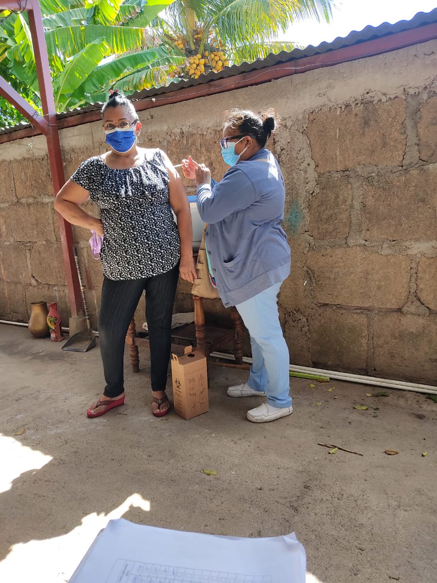 #05Diciembre// Salud para el pueblo, Brigadas de vacunación  contra la Covid-19, visita casa a casa en el Municipio Catarina, para llevarle este derecho. #VacunandonosPuebloQueVence #PLOMO19