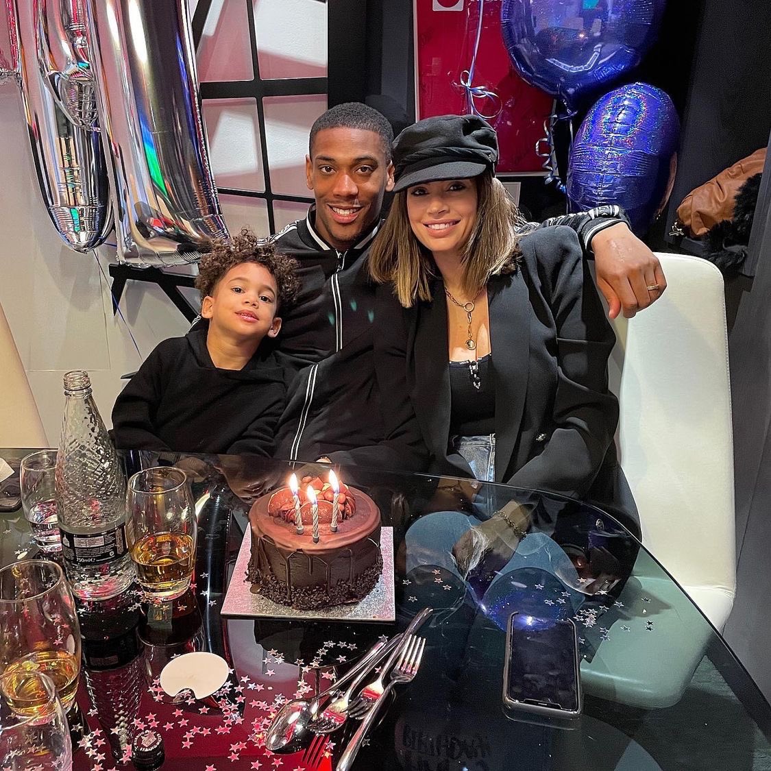 ManUnitedZone's tweet photo. Anthony Martial celebrating his 26th at Old Trafford today with his family 🎉🔴 https://t.co/l3qSZQmc5b