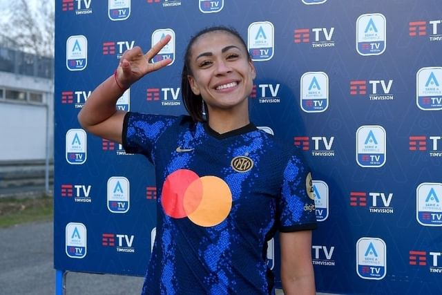 ManassesBasilio's tweet photo. SIMMMM,TEVE GOLLLL DA NOSSA BRASILEIRINHAAAAA E SEU PRIMEIRO GOL PELA INTER É AINDA MAIS EM CLIMA DE DERBY💙🖤😍🔥🇧🇷.
#InterWomen #Kathellen #InterMilanWomen #Inter https://t.co/MuZAlBAOwi