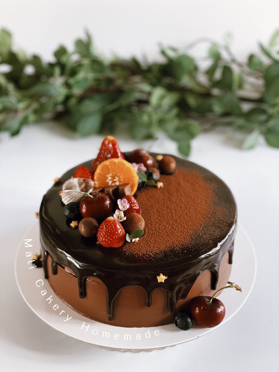 MaliCakery_KK's tweet photo. สวัสดีอากาศหนาว ให้ขนมเราห่มใจนะ 🍰🌿💕💛 #malicakery https://t.co/j2mXneIit9