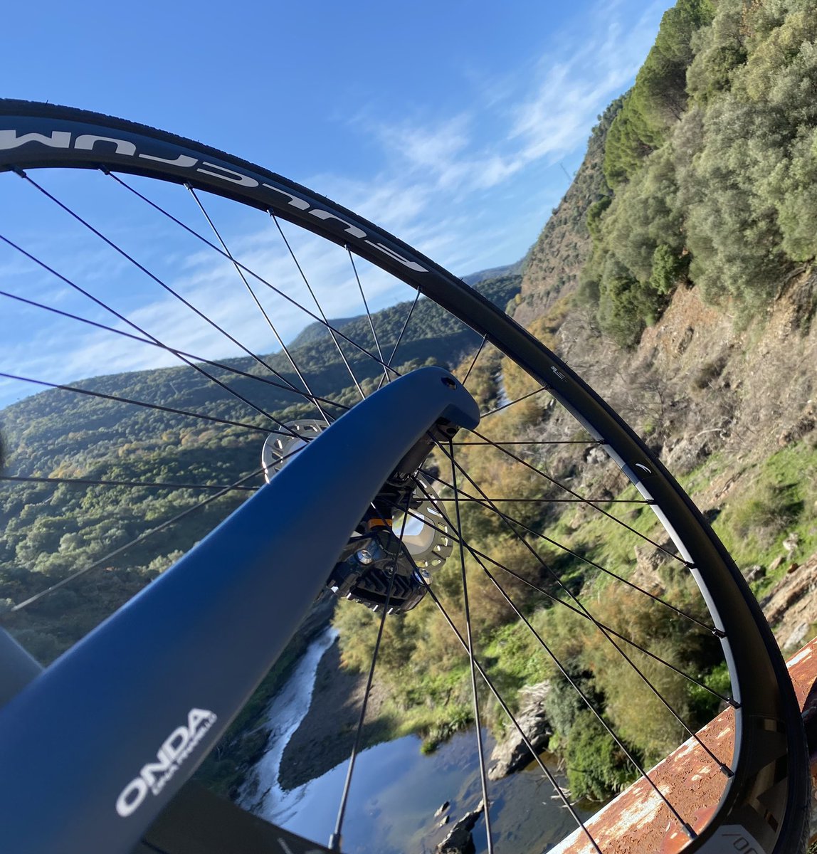 cantero_lozano's tweet photo. @Pinarello_es Las bicis también son para el invierno…frío y sol hoy en la sierra de Córdoba #pinarelloparis #pinarello https://t.co/COsvGUKQAO