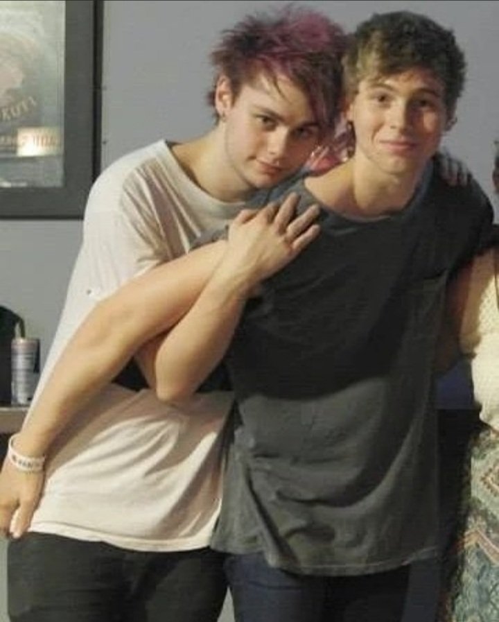 LoveMuke's tweet image. #muke #clemmings #michaelclifford #lukehemmings